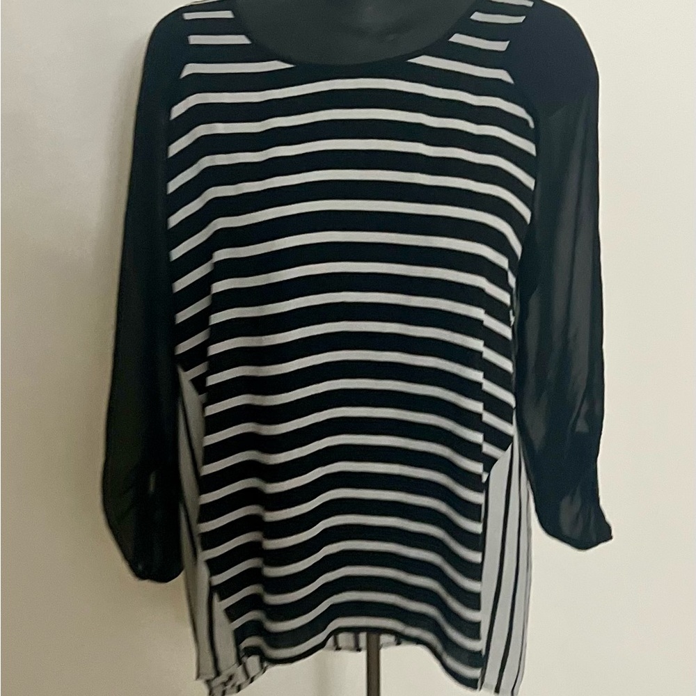 #49 Maurices XL sheer top (must bundle with 4 more items for sale price)